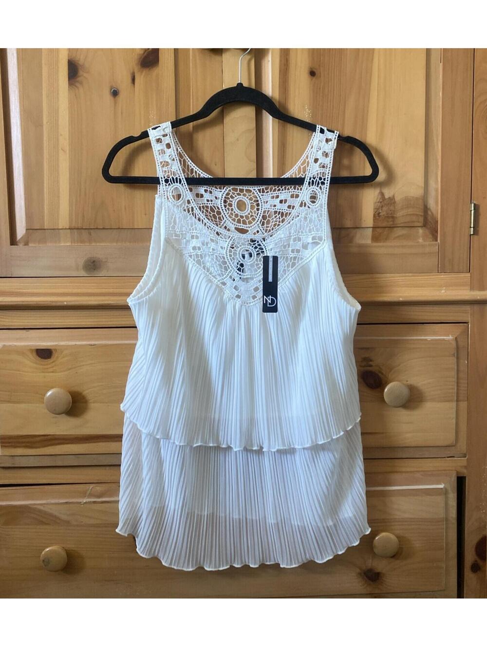 New Directions L Vanilla Off White Pleated Tiered Cami Tank Top Crochet Lace NWT